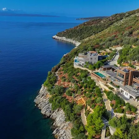 Arkoudaki Luxurious Escape With Infinity Pool & Sea Access *