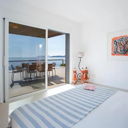 Villa Arkoudaki Luxurious Escape With Infinity Pool & Sea Access