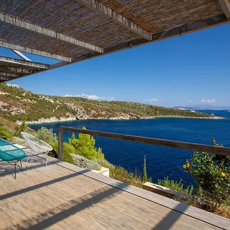 Villa Arkoudaki Luxurious Escape With Infinity Pool & Sea Access Evgiros