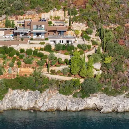 Villa Arkoudaki Luxurious Escape With Infinity Pool & Sea Access *