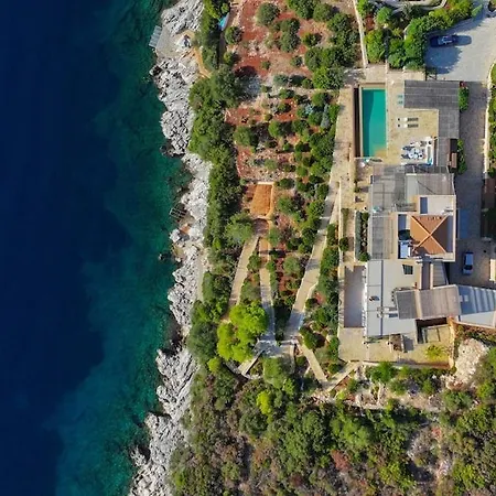 Arkoudaki Luxurious Escape With Infinity Pool & Sea Access *