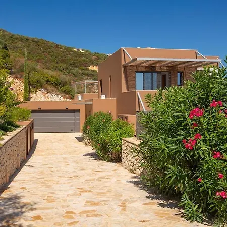 Arkoudaki Luxurious Escape With Infinity Pool & Sea Access *