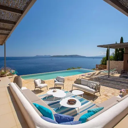 Seafront Arkoudaki Villa *