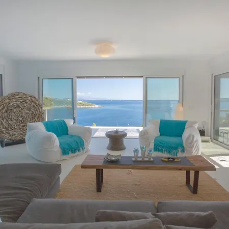 Villa Arkoudaki Luxurious Escape With Infinity Pool & Sea Access *