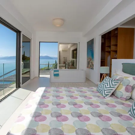 Arkoudaki Luxurious Escape With Infinity Pool & Sea Access * Evgiros