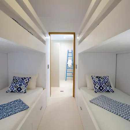 Villa Arkoudaki Luxurious Escape With Infinity Pool & Sea Access *