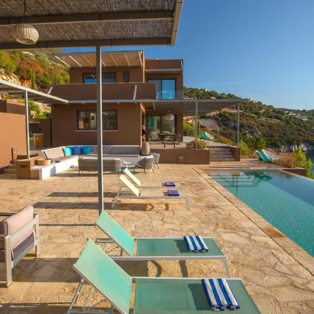 Arkoudaki Luxurious Escape With Infinity Pool & Sea Access *