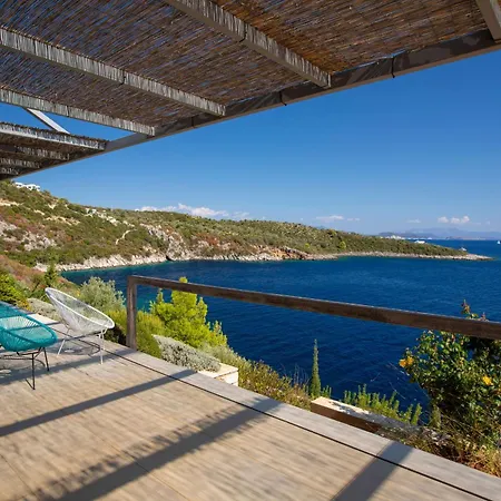 Arkoudaki Luxurious Escape With Infinity Pool & Sea Access * Evgiros