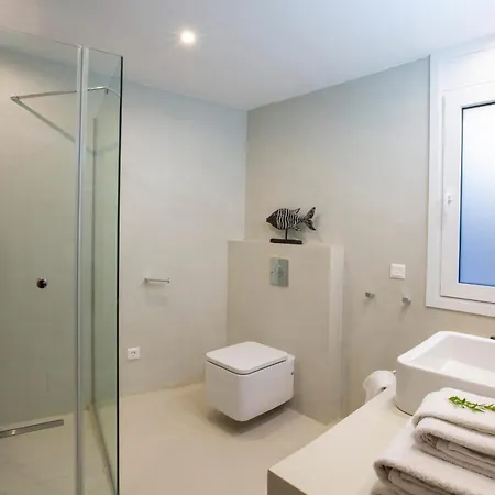 Arkoudaki Luxurious Escape With Infinity Pool & Sea Access