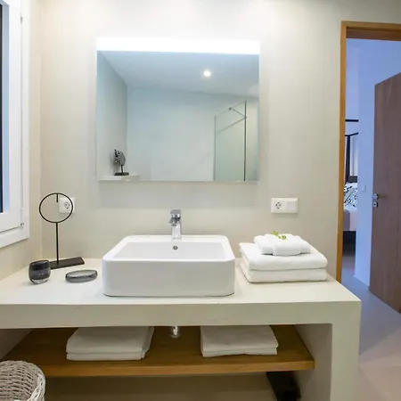 Villa Arkoudaki Luxurious Escape With Infinity Pool & Sea Access