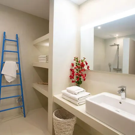 Arkoudaki Luxurious Escape With Infinity Pool & Sea Access