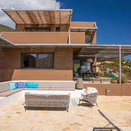 Villa Arkoudaki Luxurious Escape With Infinity Pool & Sea Access *