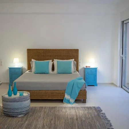 Villa Arkoudaki Luxurious Escape With Infinity Pool & Sea Access *