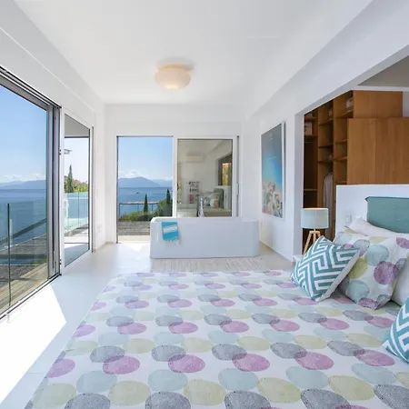 Arkoudaki Luxurious Escape With Infinity Pool & Sea Access Evgiros