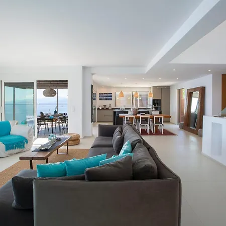 Villa Arkoudaki Luxurious Escape With Infinity Pool & Sea Access *