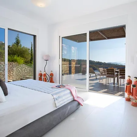 Arkoudaki Luxurious Escape With Infinity Pool & Sea Access * Evgiros